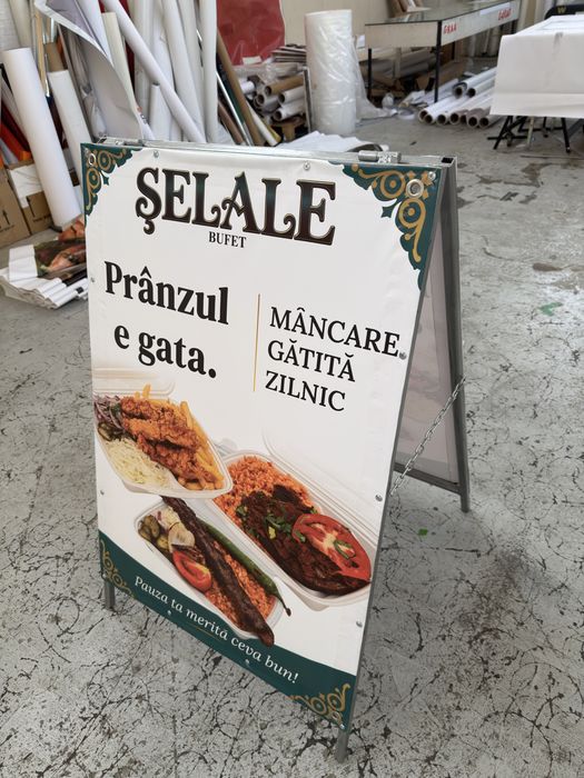 Bannere Benare Baner Benar Colant Autocolant Rollup Steaguri Casete luminoase Carti de vizita Flayere Pliante Etichete autoadezive Stikere Mesh-uri
