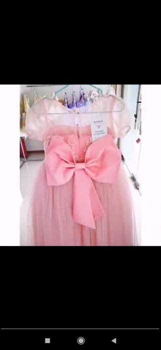 Очень красивое платье (новое)  3 года (до 5 лет на некрпную девочку)