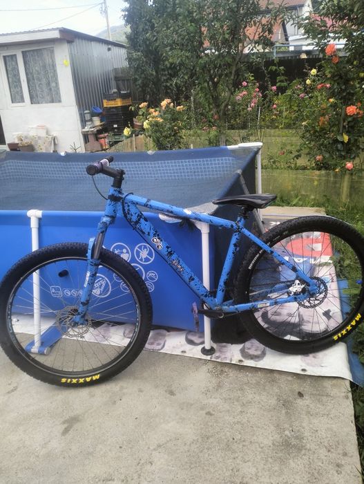 Vând Bicicleta + echipament