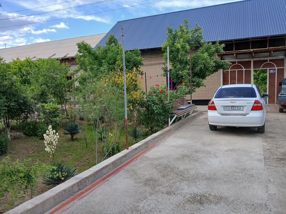 Narpay eski 5 daHovli joy 12 sotigʻli 6 xona remon boʻlgan suv svet ga