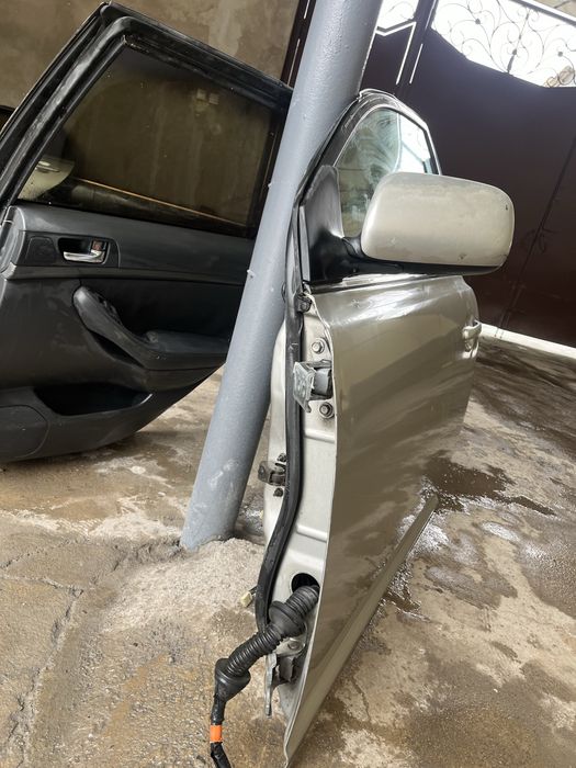 Тайота авенсис!!