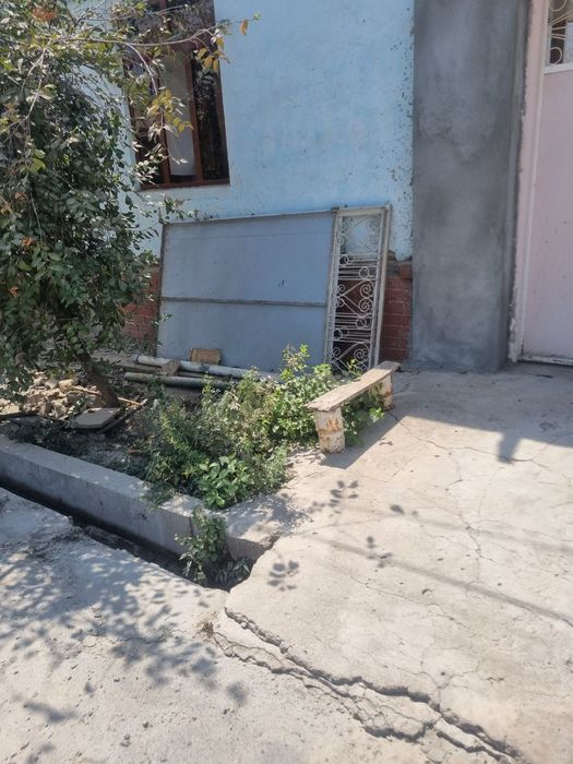 Дарвоза сотилади