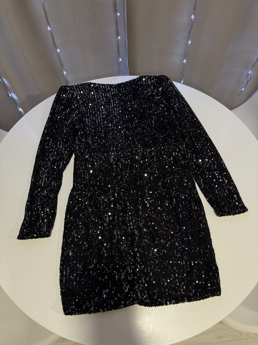 Женское платье в пайетках