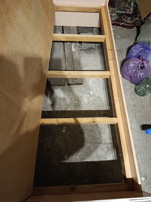 Продам кровать двух спалку.