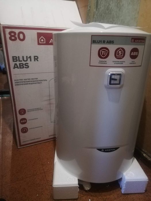 Продам водонагреватель ARISTON 80 литров