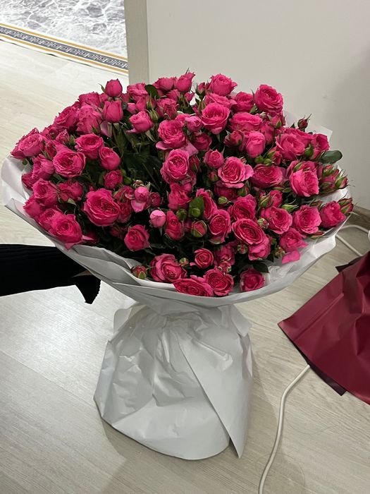 Большой букет спрей роз