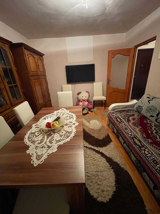 Vând apartament cu 2 camere.
