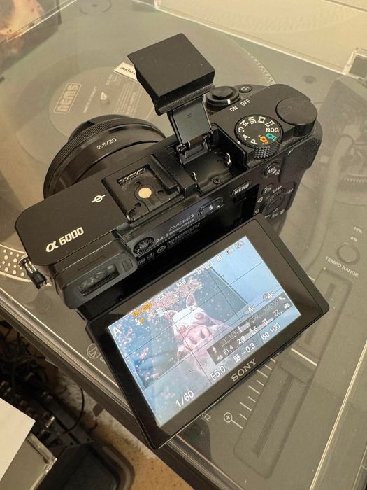 Sony a6000 + обектив Sony 2.8/20