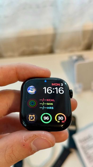 Apple Watch Series 10 (46mm) Black Aluminum / Валидна гаранция до 01.2027 г. / 94% батерия + Подарък каишки