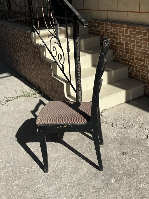 Стул 2000 тг (штука)