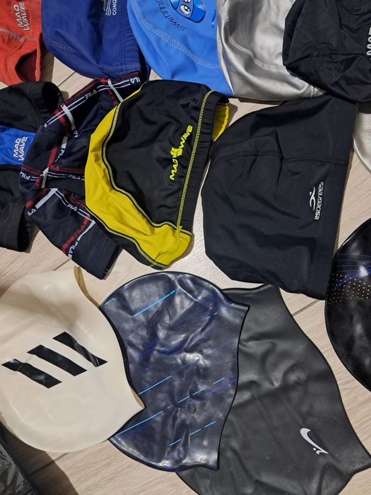 Шапочки для плавания, бассейна.