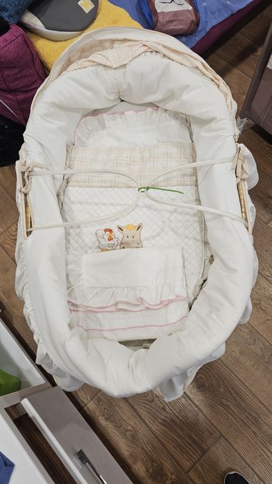 Бебешко кошче на колелца