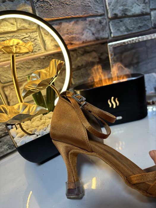 Дамски обувки за спортни танци (латино) №37 – стабилен ток, като нови