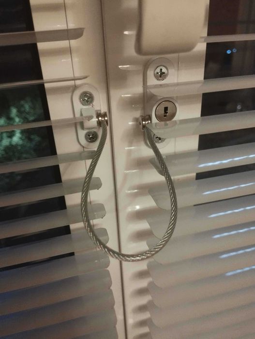 решетка. Замок Защита от выпадение козырек