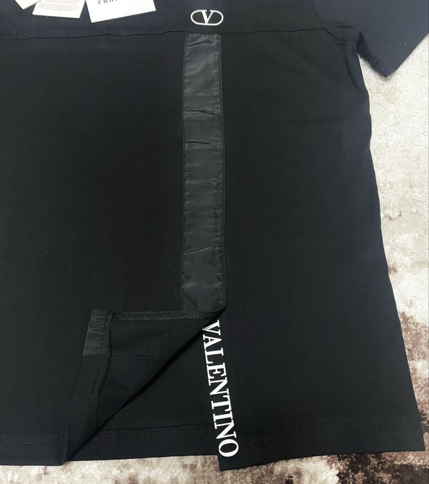 Vand tricou nou de barbati Valentino