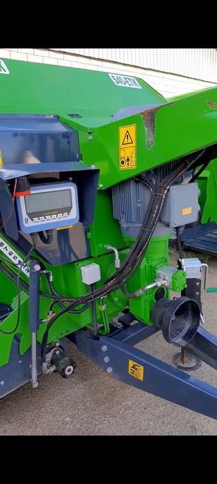 Кормораздатчик новый