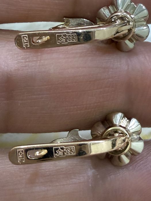 Бриллиант зирак сотилади