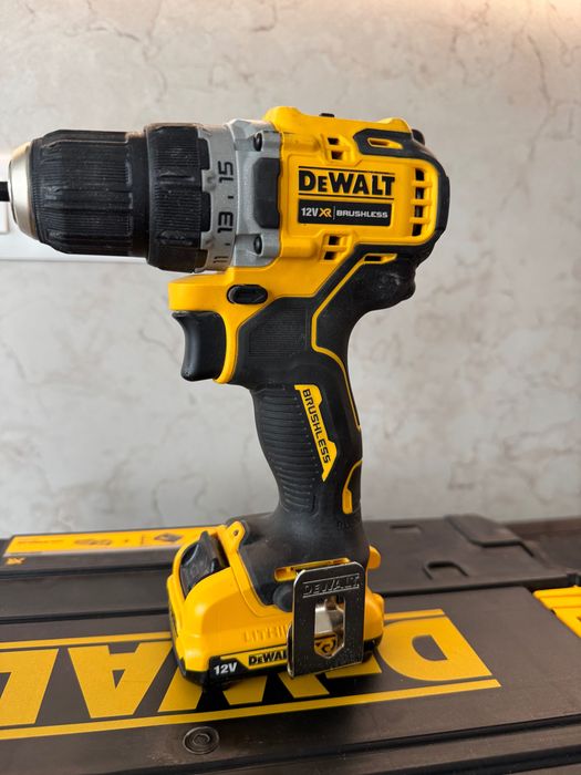 Акумулаторен ударен винтоверт DeWalt 2 акумулатора