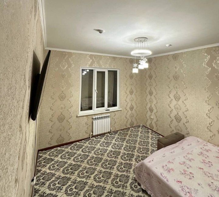 Buyuk ipak yoʻli metro yaqinida