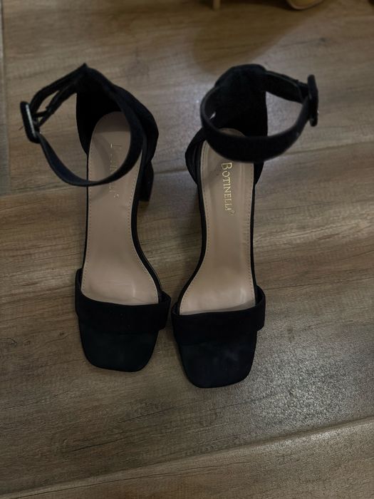 Чеени ниски токчета