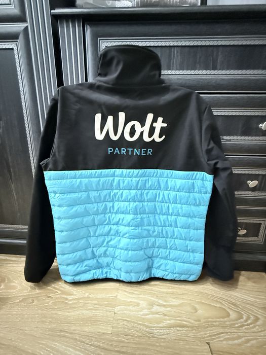 Куртка курьера Wolt