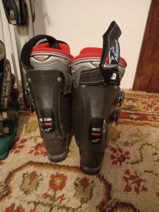 Echipament ski, in stare buna.