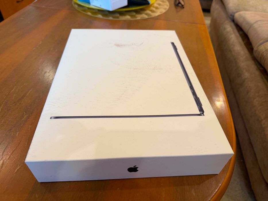 Macbook air 13" M5 512GB SSD Midnight с ПОДАРЪК 70W Power Adapter НЕРАЗОПАКОВАНИ
