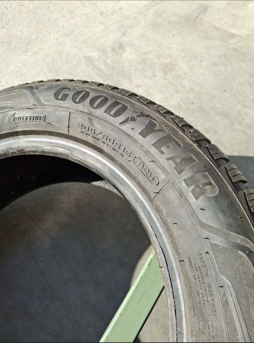 2 Anvelopele de iarnă 205 60 r16 Goodyear