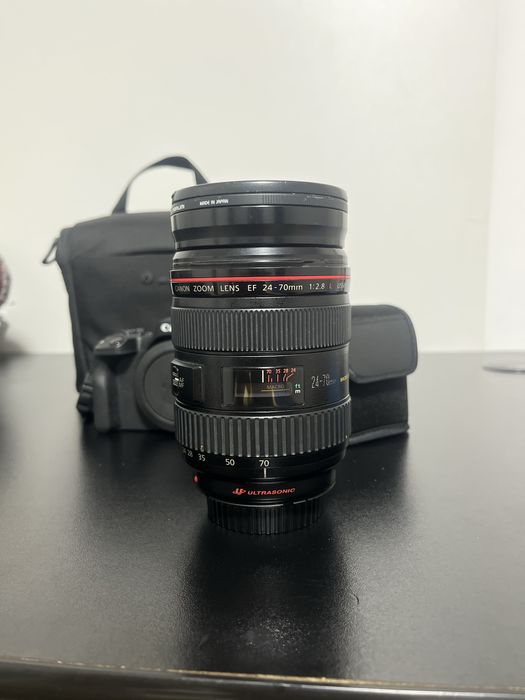 Vând Canon EF 24-70mm f/2.8L USM