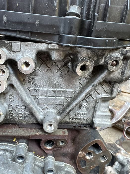 VW touareg 2019  двигател на части