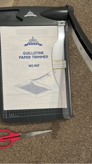 Ghilotina A4 - ideal pentru hartie sau caryon