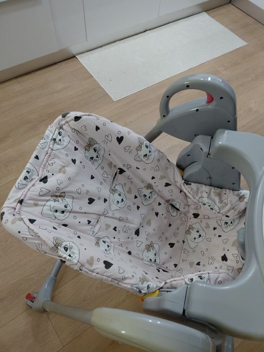 Scaun de masa reglabil