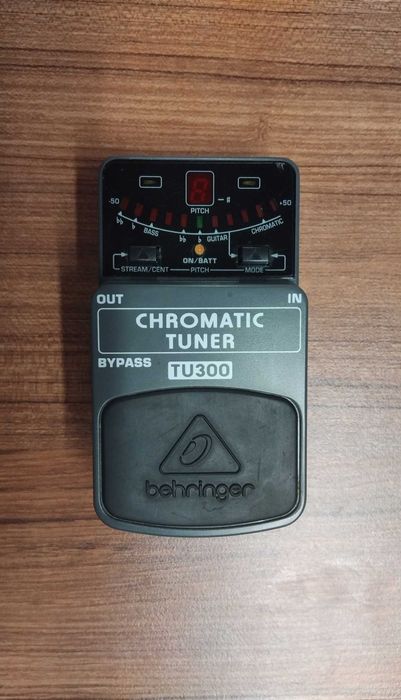 Behringer TU300 Тунер педал