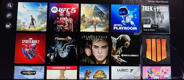 PS5 с Два Конролера, PSN ACCOUNT с 28 Игри и Годишен PS+