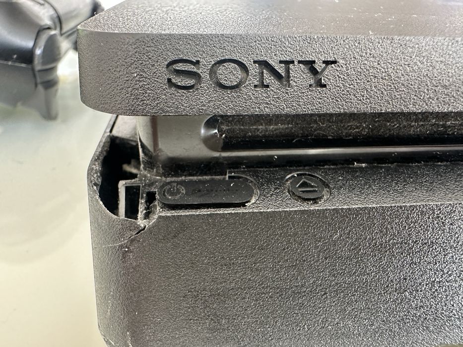 Продавам Playstation 4