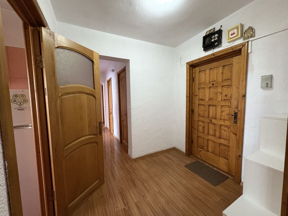 Vând apartament 3 camere(78mp), Bulevardul Unirii, Micro 6, Târgoviște