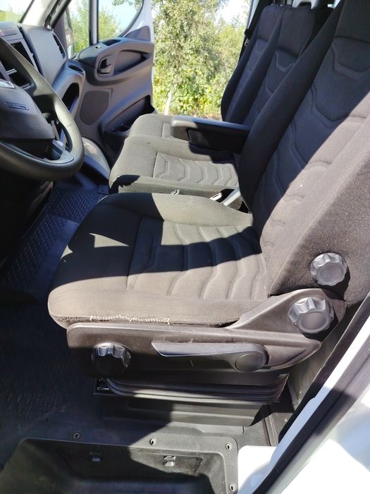 Iveco  daily 72c170 cu lada inchisa si lift zepro  spania