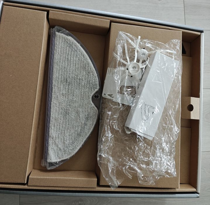 Vând aspirator roborock s6 pure