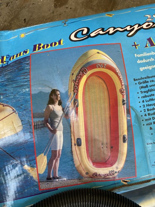 Надуваема лодка с гребла и помпа