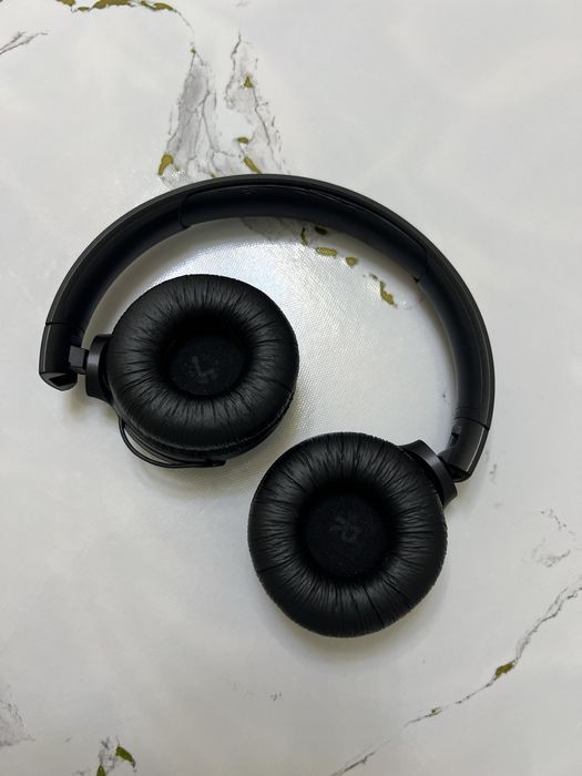 Безпроводной наушник