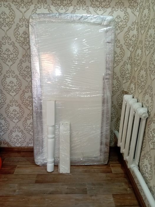 Продам белый стол