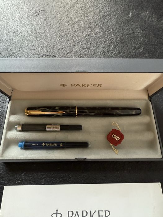 Златна писалка Parker