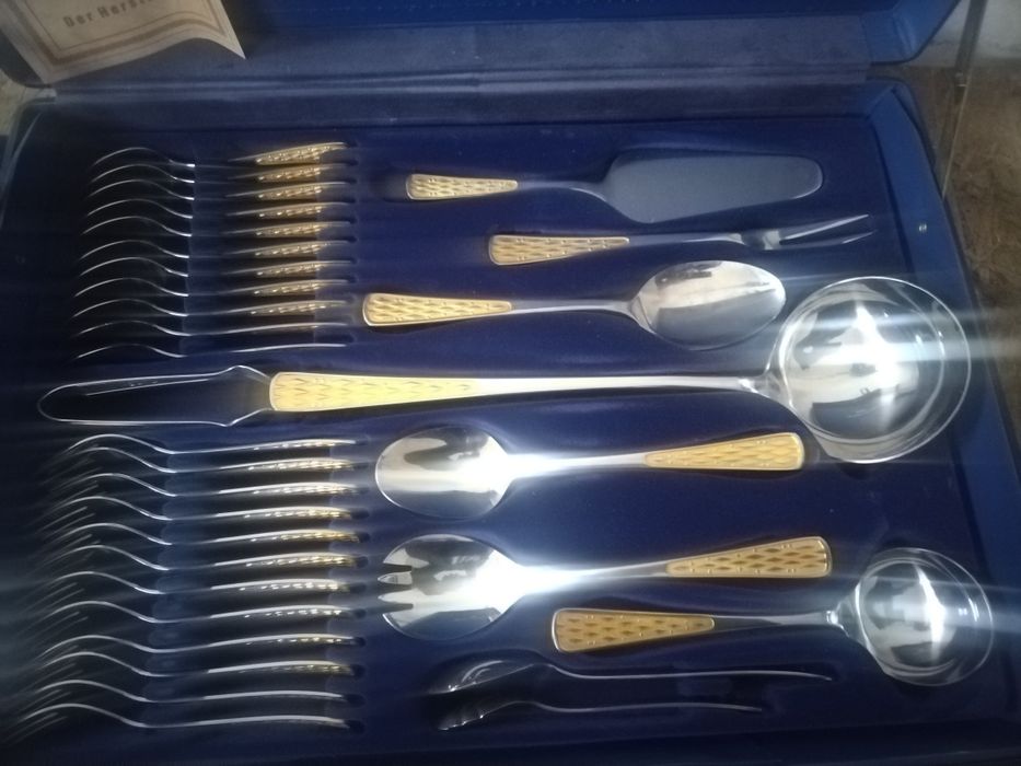 Комплект прибори за хранене 23/24 карата златно покритие 70 броя 
Olym