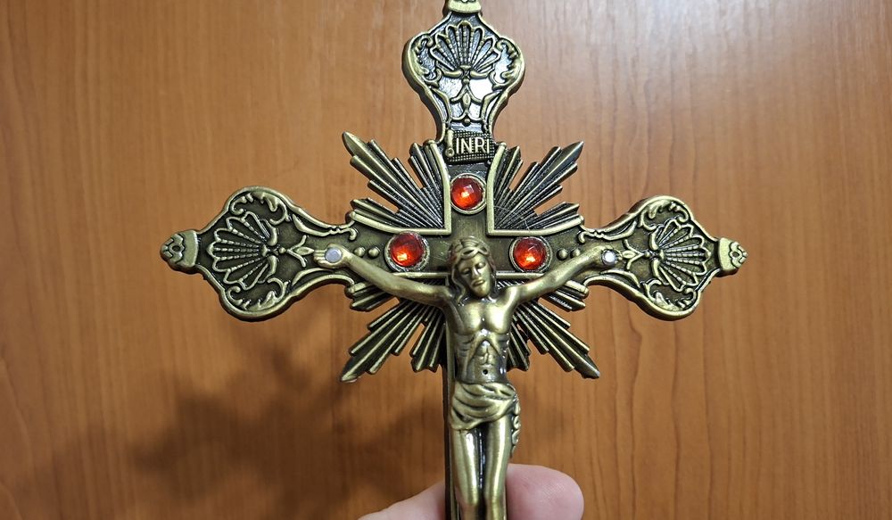 Cruce / crucifix ornamental cu suport.