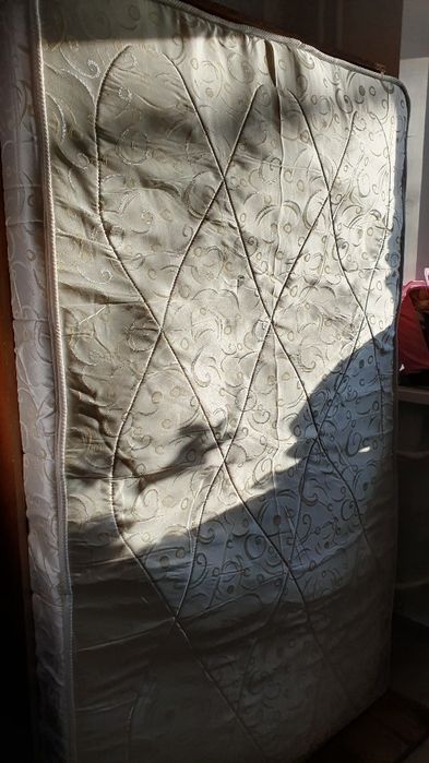 Матрац матрас в отличном состоянии