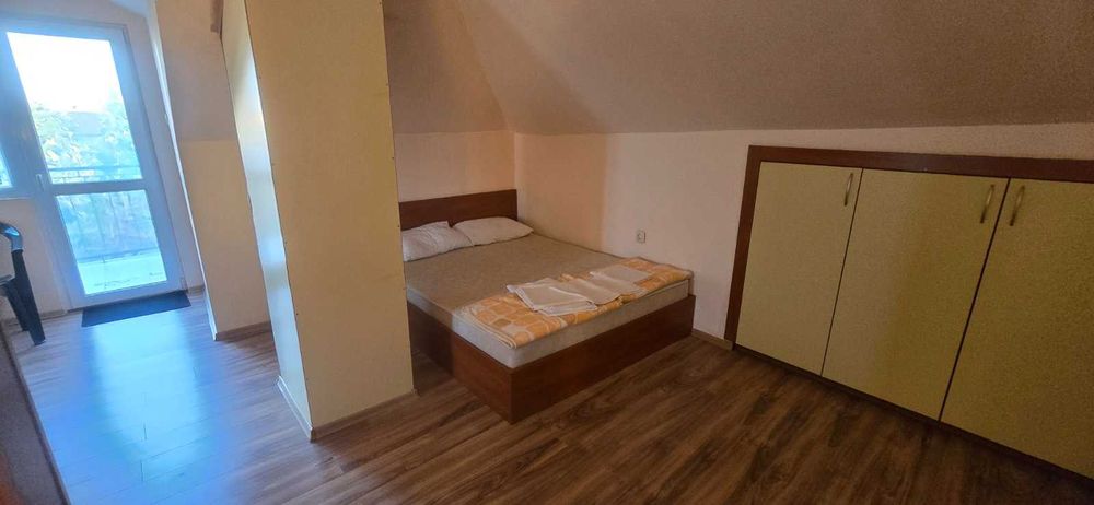 Продава се къща-близнак в Равда