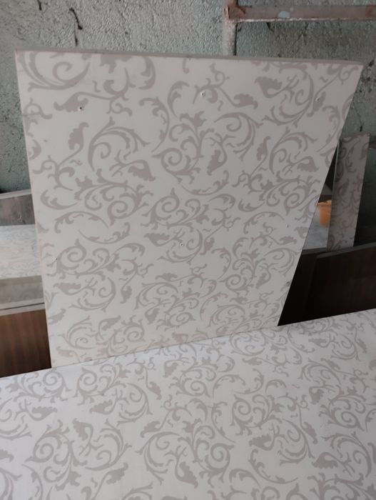 стол, зеркало для парикмахерских