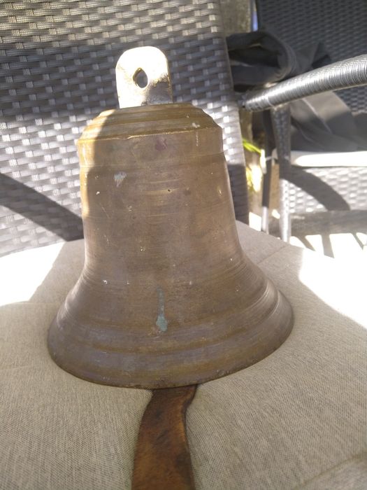 Продавам огромна масивна корабна камбана 1927 година Англия