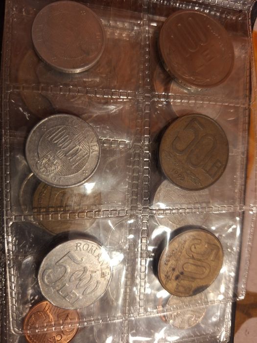Monezi vechi de vânzare.