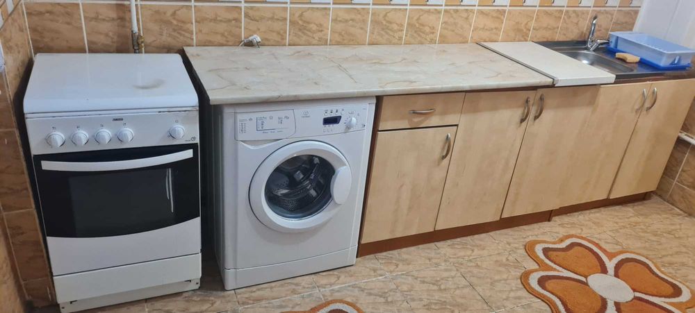 Închiriez apartament Ciuperca 2 camere demomandat ,mobilat, centrala